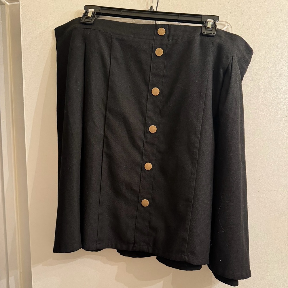 Black torrid skirt with gold buttons